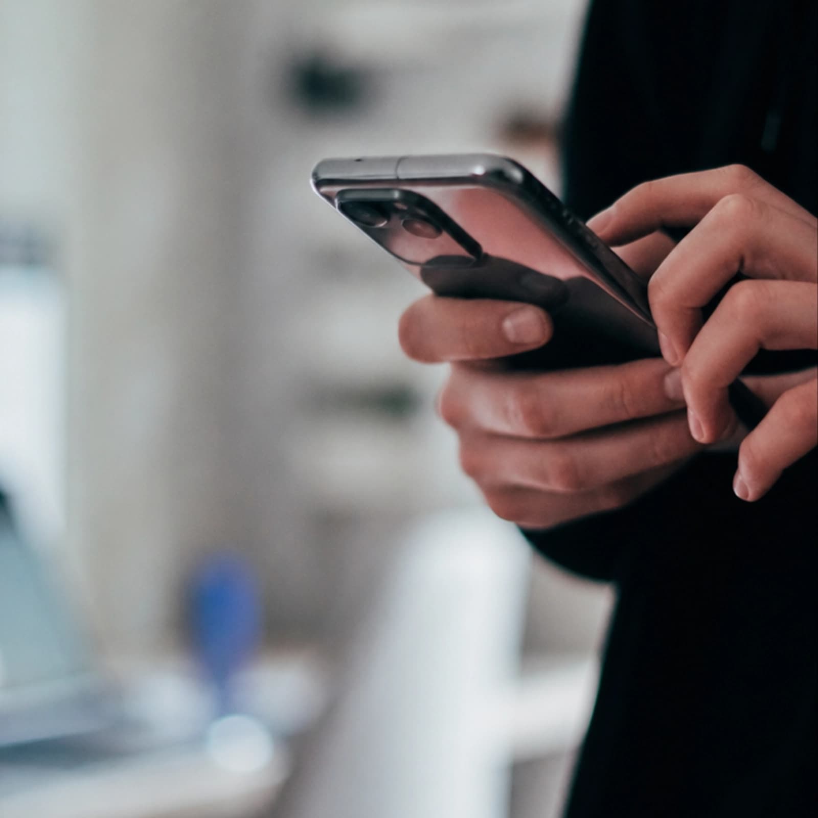 Cliente recebendo o aviso de pedido pronto no celular